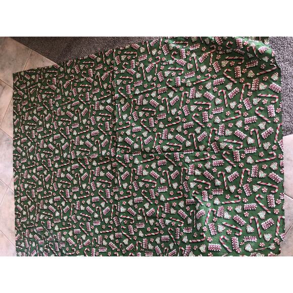 VINTAGE Handmade Christmas HOLIDAY TABLECLOTH. CANDY CANES 71”x55” Vibrant E4 - Picture 3 of 5